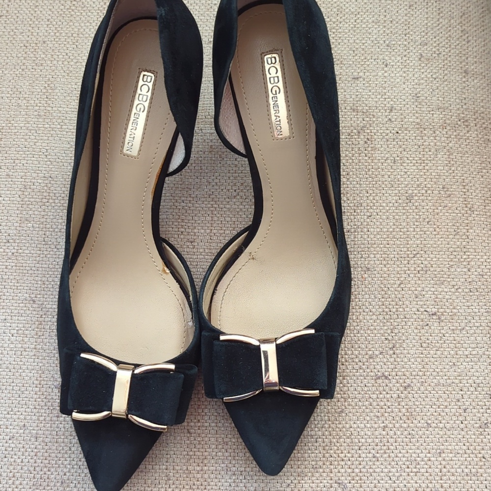 BCBG Elegant Black Suede Women's Heels with Bow Accent Size 7 M - Picture 4 of 6